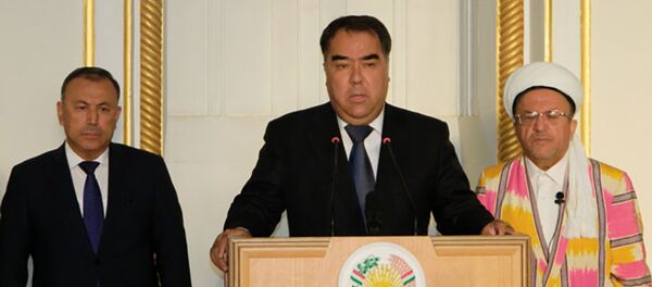 Раиси вилоят барои шодбошии мардум бо иди Қурбон ба масҷид рафт - Sputnik Тоҷикистон