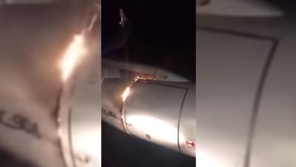 В аэропорту Уфы приземлился лайнер с горящим двигателем - Sputnik Тоҷикистон
