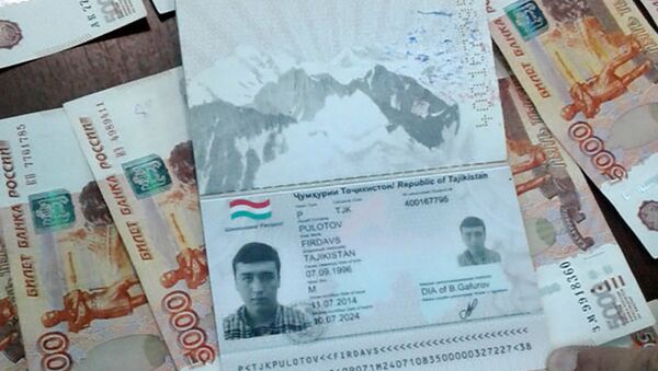 В аэропорту Худжанда у мужчины изъяли 3 миллиона рублей - Sputnik Таджикистан