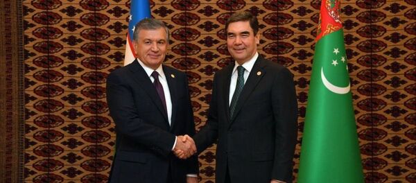 Президенты Узбекистана и Туркменистана Шавкат Мирзиёев и Гурбангулы Бердымухамедов - Sputnik Таджикистан