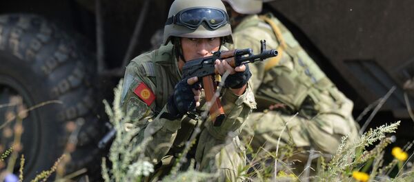 Военнослужащие Кыргызстана участвуют в совместном военном антитеррористическом командно-штабном учении вооруженных сил государств–членов ШОС Мирная миссия – 2018 на полигоне в Чебаркуле - Sputnik Таджикистан