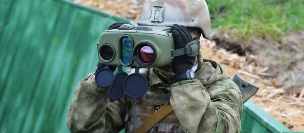 Военнослужащий на совместном военном антитеррористическом командно-штабном учении вооруженных сил государств – членов ШОС Мирная миссия – 2018 на полигоне в Чебаркуле Военнослужащий на совместном военном антитеррористическом командно-штабном учении вооруженных сил государств – членов ШОС Мирная миссия – 2018 на полигоне в Чебаркуле - Sputnik Таджикистан