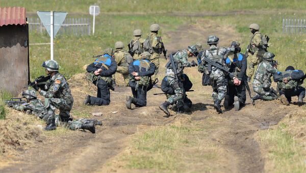 Военнослужащие на антитеррористических учениях вооруженных сил стран-членов ШОС Мирная миссия-2018  - Sputnik Таджикистан