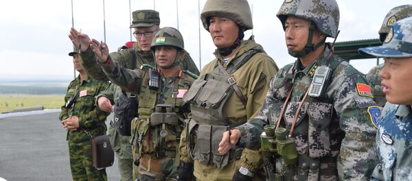 Военнослужащие Индии, КНР и России участвуют в совместном военном антитеррористическом учении вооруженных сил государств – членов ШОС Мирная миссия – 2018 на полигоне в Чебаркуле - Sputnik Таджикистан