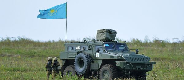 Военнослужащие Казахстана участвуют в совместном военном антитеррористическом учении Военнослужащие Казахстана участвуют в совместном военном антитеррористическом учении - Sputnik Таджикистан