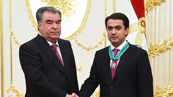 Эмомали Рахмон наградил своего сына орденом - Sputnik Тоҷикистон