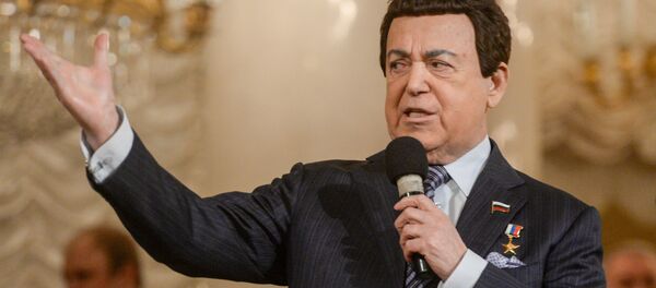 Певец Иосиф Кобзон во время концерта, архивное фото Певец Иосиф Кобзон во время концерта, архивное фото - Sputnik Таджикистан