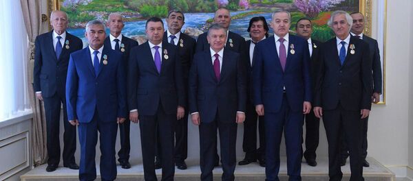 На церемонии вручения государственных наград Узбекистана - Sputnik Тоҷикистон