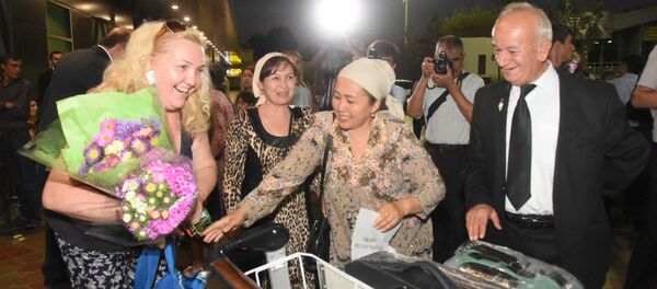 Российские учителя прилетели в Душанбе - Sputnik Таджикистан