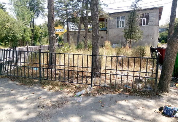 Атрофи чойхонаи Пойтахт дар Душанбе Атрофи чойхонаи Пойтахт дар Душанбе - Sputnik Тоҷикистон