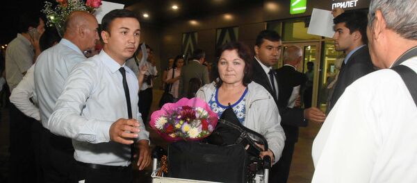 Российские учителя прилетели в Душанбе - Sputnik Тоҷикистон