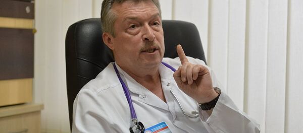 Педиатр Дмитрий Чеснов Педиатр Дмитрий Чеснов - Sputnik Таджикистан