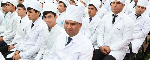 Студенты Государственного медицинского университета имени Абуали Ибн Сино - Sputnik Тоҷикистон