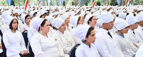 Студенты Государственного медицинского университета имени Абуали Ибн Сино Студенты Государственного медицинского университета имени Абуали Ибн Сино - Sputnik Тоҷикистон