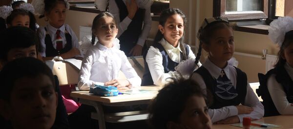 Школьники на уроке в новой школе №31 - Sputnik Таджикистан
