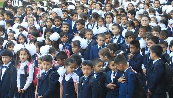 Начало учебного года в Душанбе -  видео - Sputnik Таджикистан