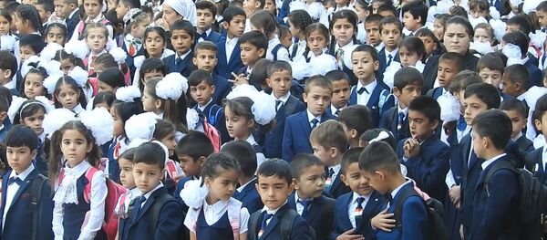 Начало учебного года в Душанбе -  видео - Sputnik Таджикистан