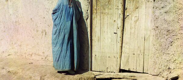 Женщина в парандже, Самарканд - Sputnik Таджикистан