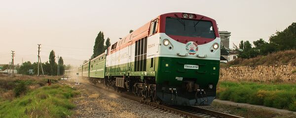 Поезд в Таджикистане, архивное фото - Sputnik Тоҷикистон