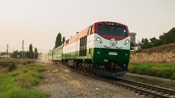 Поезд в Таджикистане, архивное фото - Sputnik Тоҷикистон