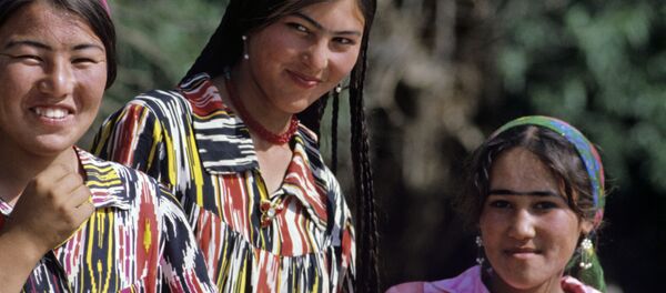 Девушки-таджички в национальных костюмах, жительницы Вахшской долины - Sputnik Таджикистан