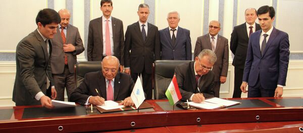 Имзои созишномаи ҳамкорӣ миёни Вазорати маорифи Тоҷикистон ва Донишгоҳи Осиёи Марказӣ - Sputnik Тоҷикистон