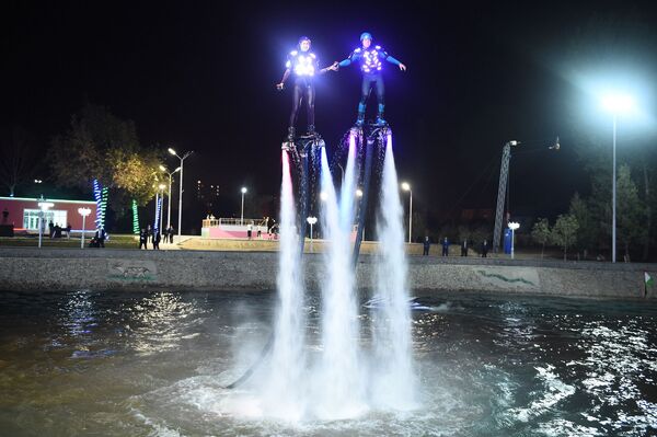 Водное шоу в Парке имени Абулькасима Фирдоуси - Sputnik Таджикистан
