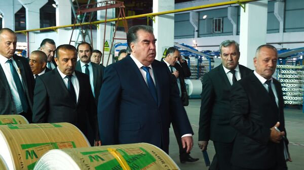 Эмомали Рахмон открыл новые цеха на заводе в Яване - Sputnik Таджикистан