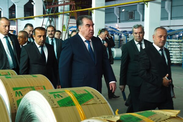Эмомали Рахмон открыл новые цеха на заводе в Яване Эмомали Рахмон открыл новые цеха на заводе в Яване - Sputnik Таджикистан