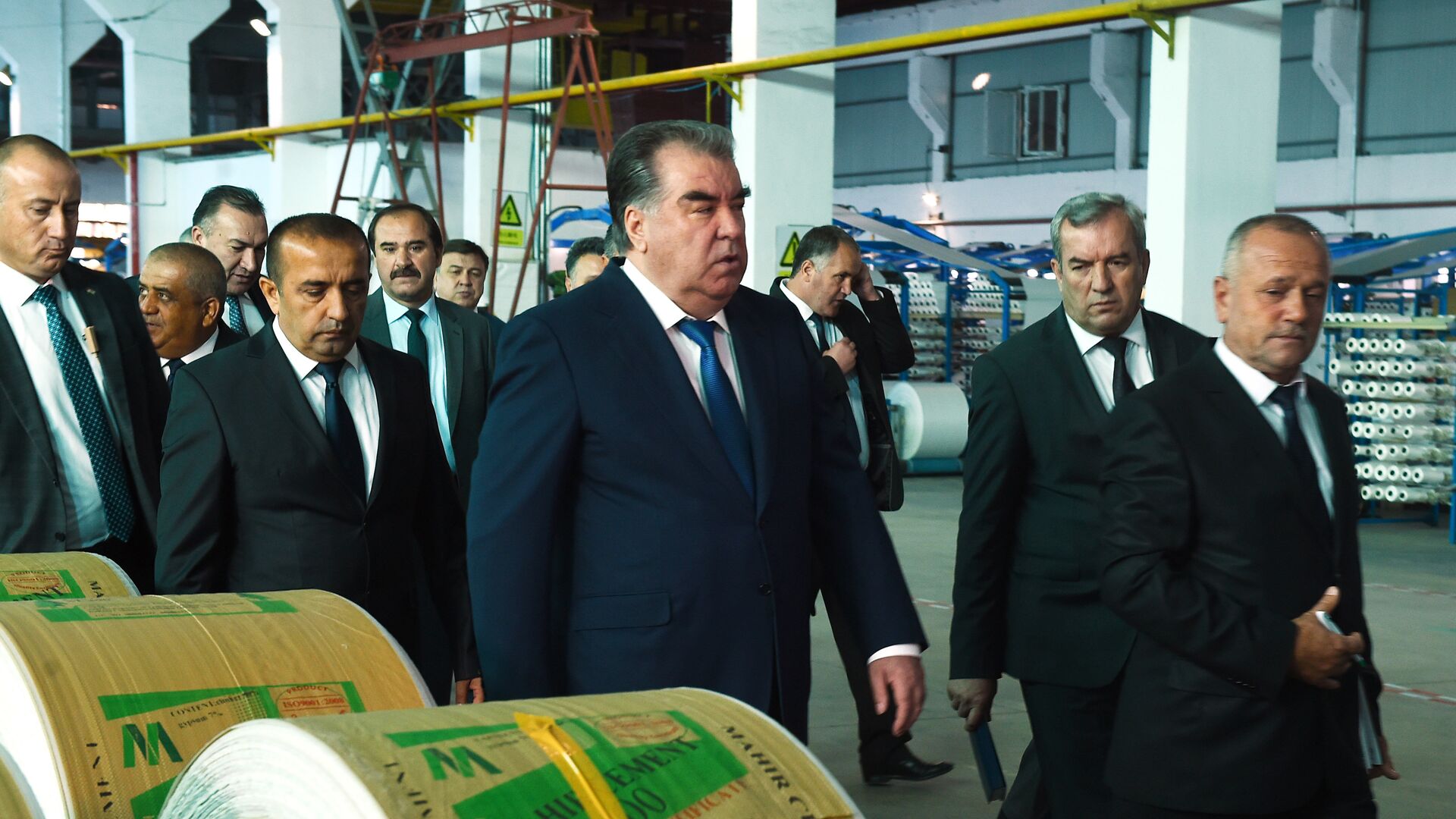 Эмомали Рахмон открыл новые цеха на заводе в Яване - Sputnik Таджикистан, 1920, 07.10.2021