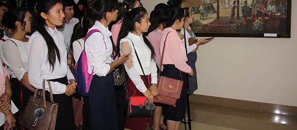 В Калаи Худжанд открылась выставка художников Согда  во дворце Худжанда открылась выставка - Sputnik Тоҷикистон