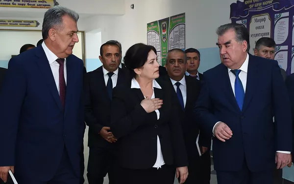 Эмомалӣ Раҳмон, раисиҷумҳури Тоҷикистон дар ноҳияи Ёвон Эмомалӣ Раҳмон, раисиҷумҳури Тоҷикистон дар ноҳияи Ёвон - Sputnik Тоҷикистон