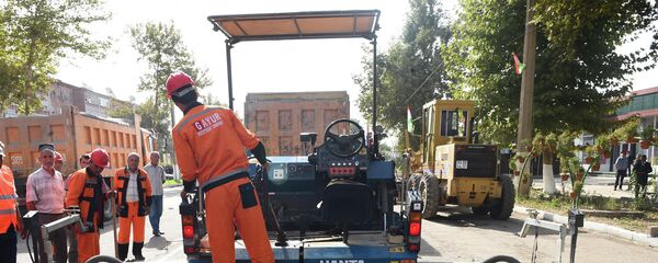 Обновление дорог на территории поселка Яван - Sputnik Тоҷикистон