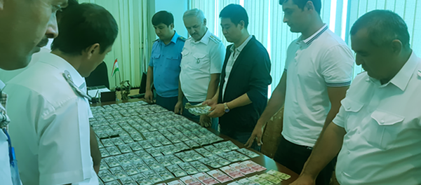 Задержание контрабандиста в аэропорту Худжанда - Sputnik Таджикистан