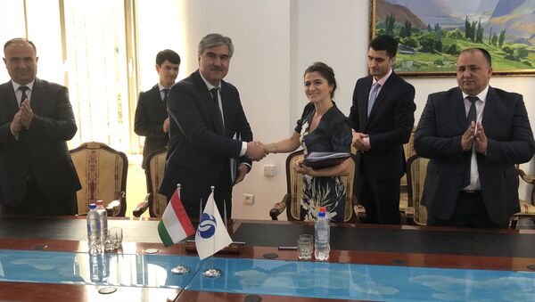 Подписание кредитного соглашения на 6 млн долларов на поставку автобусов в город Бохтар - Sputnik Таджикистан