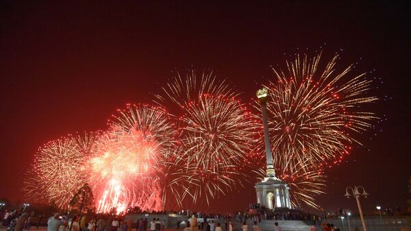 Салют в Душанбе на праздновании дня независимости - Sputnik Тоҷикистон