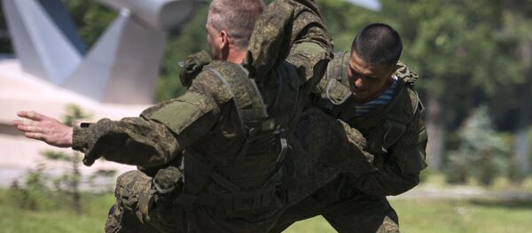 Показательные выступления военнослужащих, архивное фото - Sputnik Таджикистан