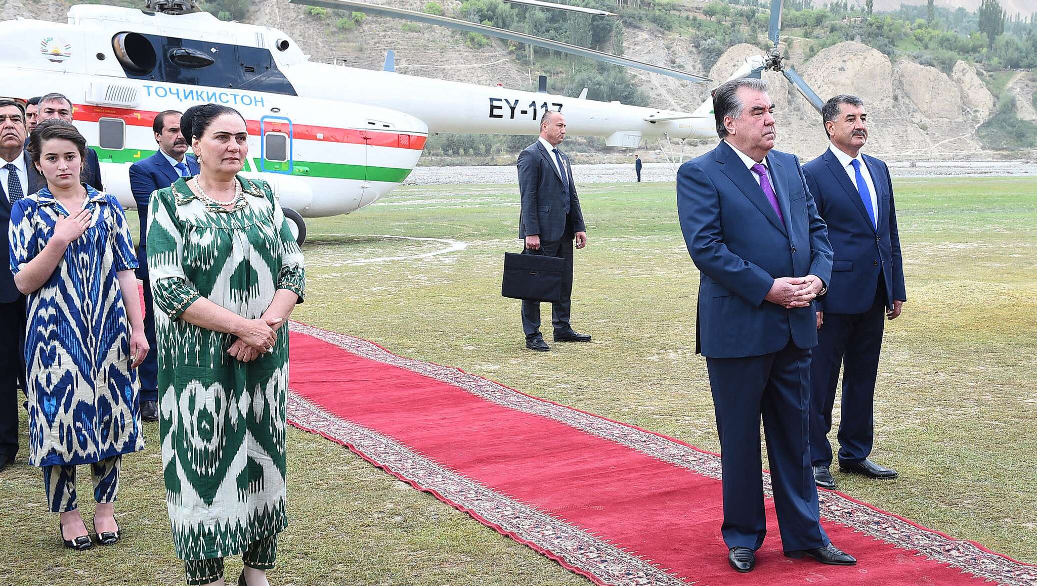 Год рождения эмомали рахмон. Дом президента Таджикистана Эмомали Рахмон. Рухшона Эмомали дочь президента Таджикистана. Семья президента Таджикистана Эмомали.
