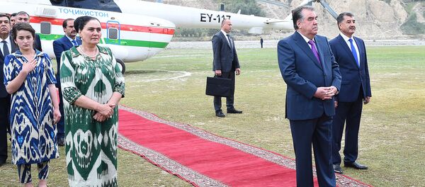 Эмомали Рахмон прилетел в ГБАО - Sputnik Тоҷикистон