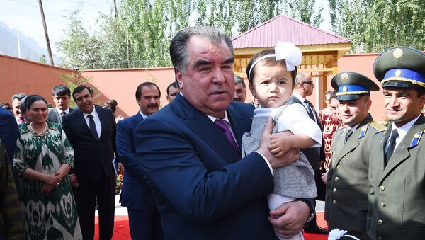 Эмомали Рахмон принял участие в открытии новой школы в ГБАО - Sputnik Таджикистан