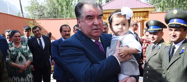 Эмомали Рахмон принял участие в открытии новой школы в ГБАО - Sputnik Таджикистан