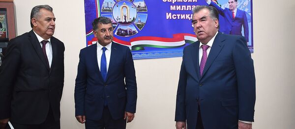 Эмомалӣ Раҳмон, раисиҷумҳури Тоҷикистон ҳангоми боздид аз ВМКБ - Sputnik Тоҷикистон