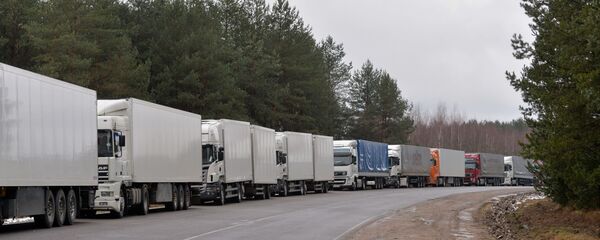 Фуры с российскими номерами скопились на белорусско-литовской границе Фуры с российскими номерами скопились на белорусско-литовской границе - Sputnik Тоҷикистон