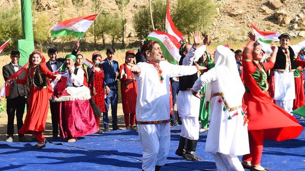 Таджикские народные танцы - Sputnik Таджикистан