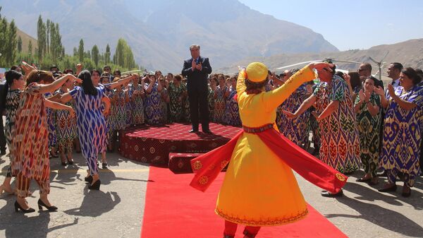 Торжественная встреча Эмомали Рахмона в ГБАО - Sputnik Тоҷикистон