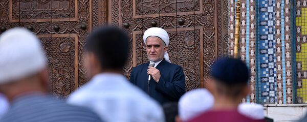 Председатель Совета улемов Исламского центра Таджикистана Саидмукаррам Абдукодирзода, архивное фото Председатель Совета улемов Исламского центра Таджикистана Саидмукаррам Абдукодирзода, архивное фото - Sputnik Тоҷикистон