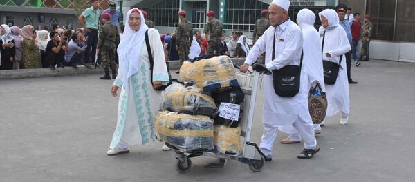 Паломники вернувшиеся с Хаджа в Душанбе - Sputnik Тоҷикистон