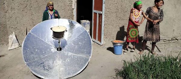 Солнечная печь, которого используют жители Бартанга для разогрева воды - Sputnik Тоҷикистон