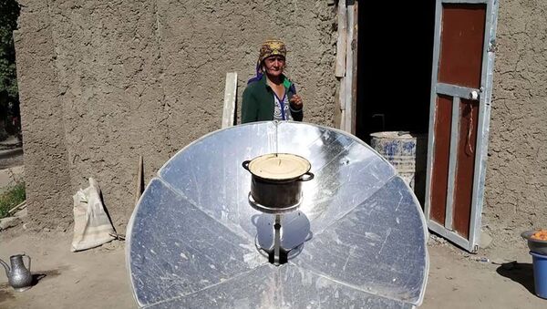 Солнечная печь, которого используют жители Бартанга для разогрева воды - Sputnik Тоҷикистон