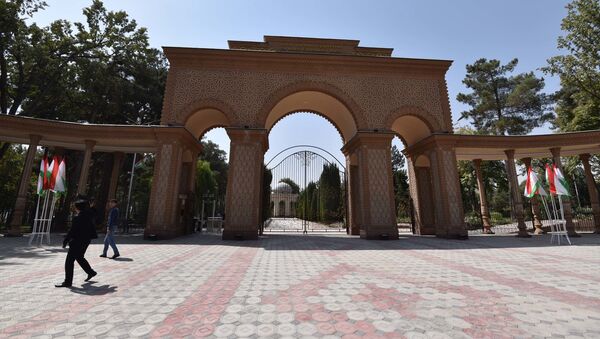 Вход в Парк Айни, архивное фото - Sputnik Таджикистан